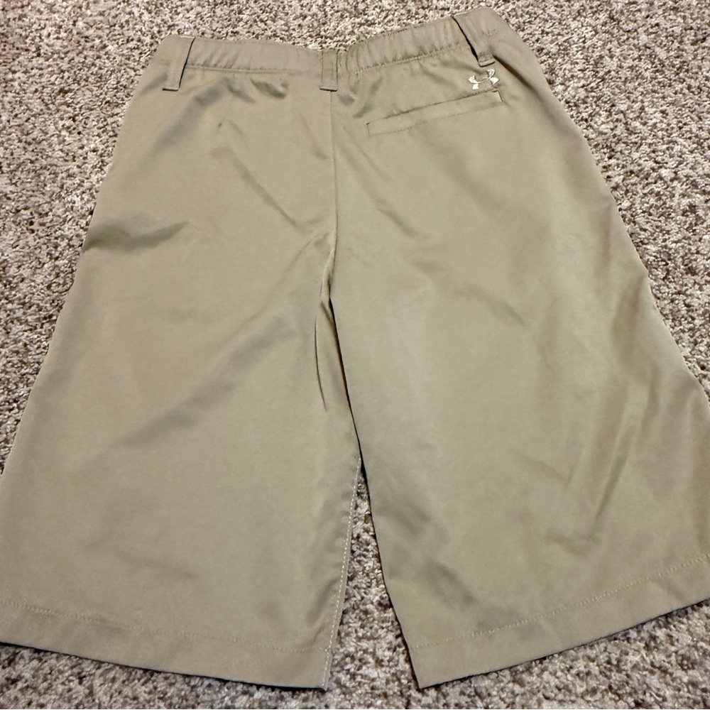 Boys Under Armour Size 14 Heat Gear Loose Fit Tan / Khaki Shorts - Picture 3 of 5